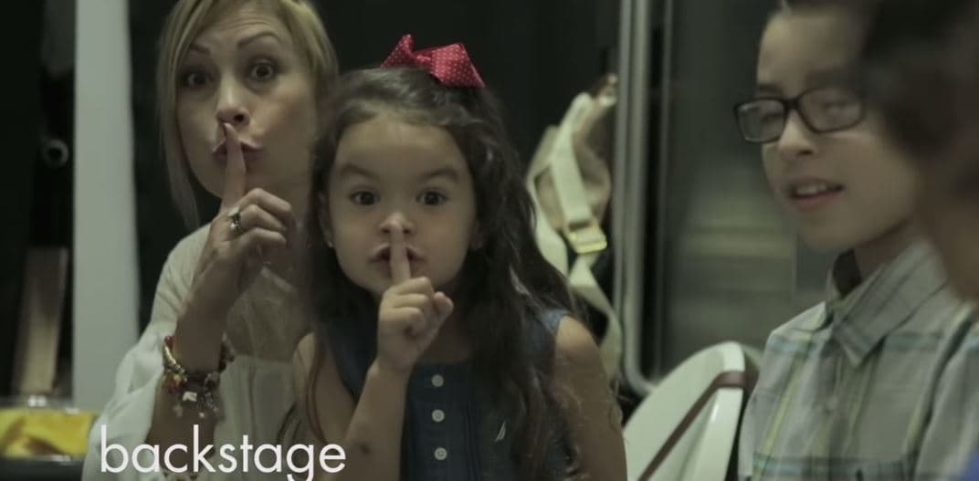 Cientos de puertorriqueños han tenido que salir de la isla en busca de mejores oportunidades de empleo y condiciones de vida. Son cientos de familias separadas por la distancia las que sufren el no tener cerca a sus seres queridos. Una campaña publicitaria captó ese dolor y la emoción de volverlos a ver.