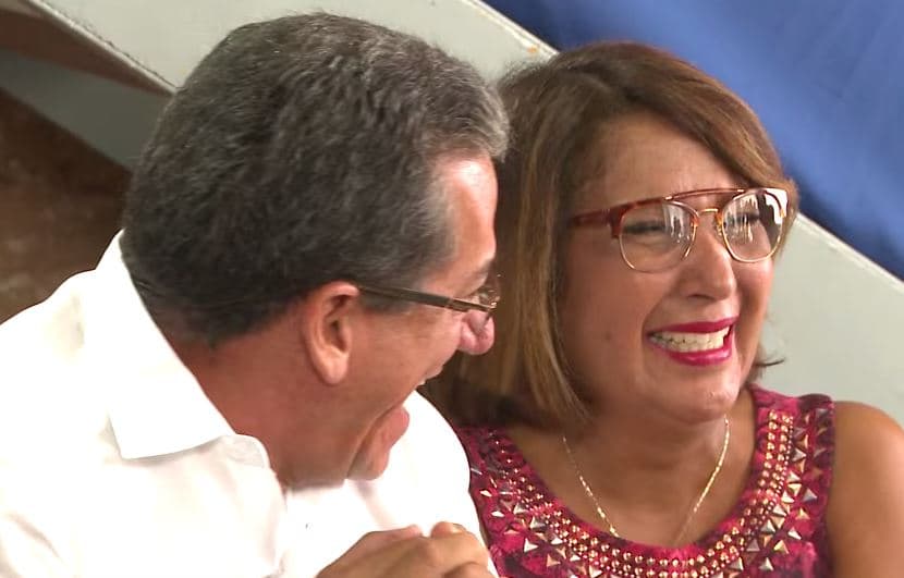 Cientos de puertorriqueños han tenido que salir de la isla en busca de mejores oportunidades de empleo y condiciones de vida. Son cientos de familias separadas por la distancia las que sufren el no tener cerca a sus seres queridos. Una campaña publicitaria captó ese dolor y la emoción de volverlos a ver.