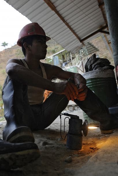 En Ecuador operan las firmas canadienses Ecsa Ecuacorrientes, Kinross Aurelian y Cóndor Gold, aunque en abril de 2008 el Estado revirtió un 97 por ciento de las licencias que habían sido concedidas a empresas privadas.