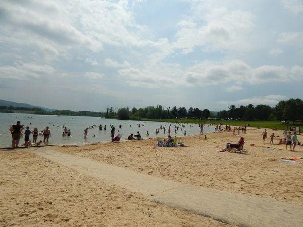 Aunque muchos lamentan que Pensilvania no tiene salida al Atlántico o el Pacífico, el estado cuenta con 
<a href="https://www.univision.com/local/philadelphia-wuvp/playas-a-visitar-en-verano-en-pensilvania-aun-sin-oceano-fotos">playas</a> que harán sentir como si se hubiera viajado cientos de millas hasta el océano.