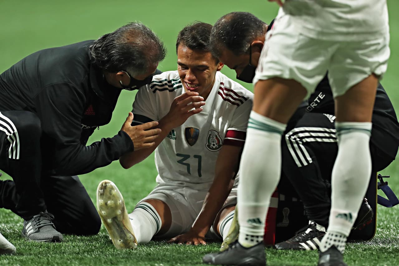 Osvaldo Rodriguez debutó con la Selección Mexicana absoluta y conoció la intensidad de estos encuentros.