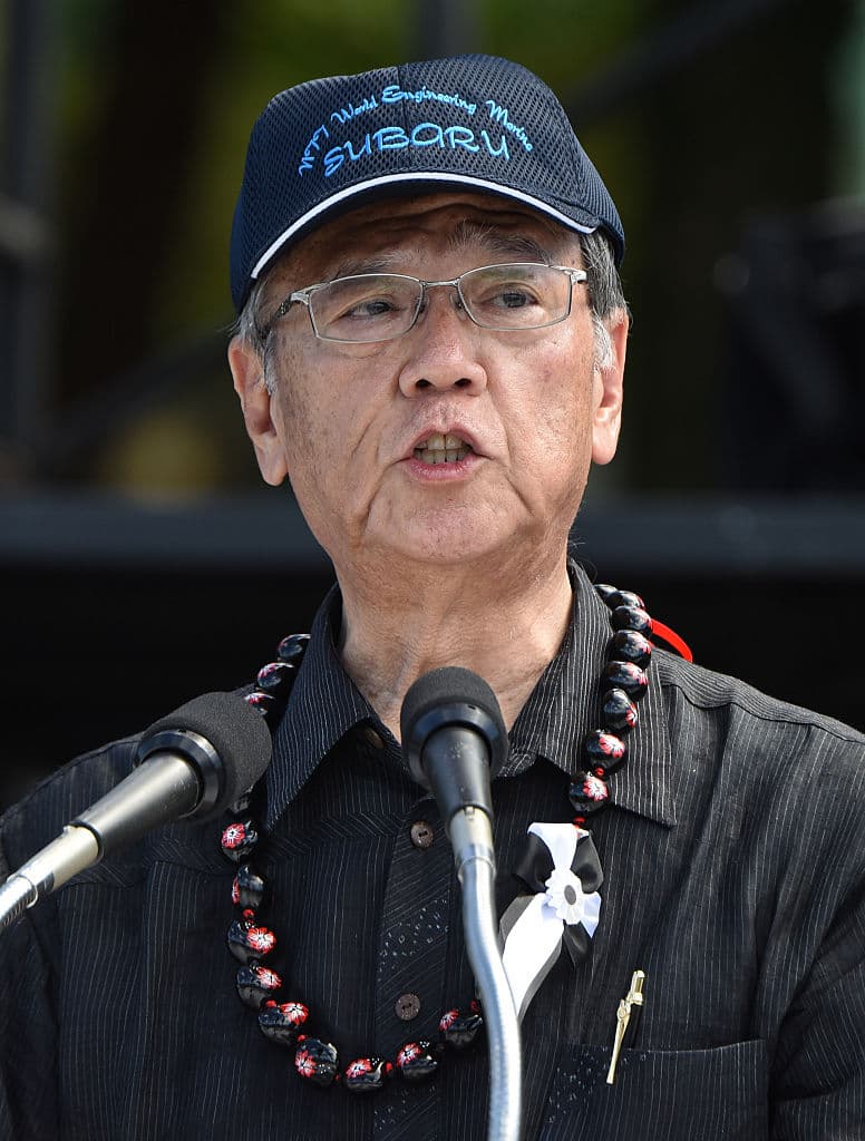 Takeshi Onaga, gobernador de Okinawa, secundó la protesta y firmó un manifiesto que solicita la retirada de todas las bases estadounidenses en la isla japonesa.