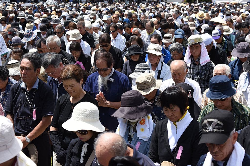 Guardaron un minuto de silencio por Rina Shimabukuro, una joven de 20 años que fue violada y asesinada en abril, aparentemente por un funcionario estadounidense.