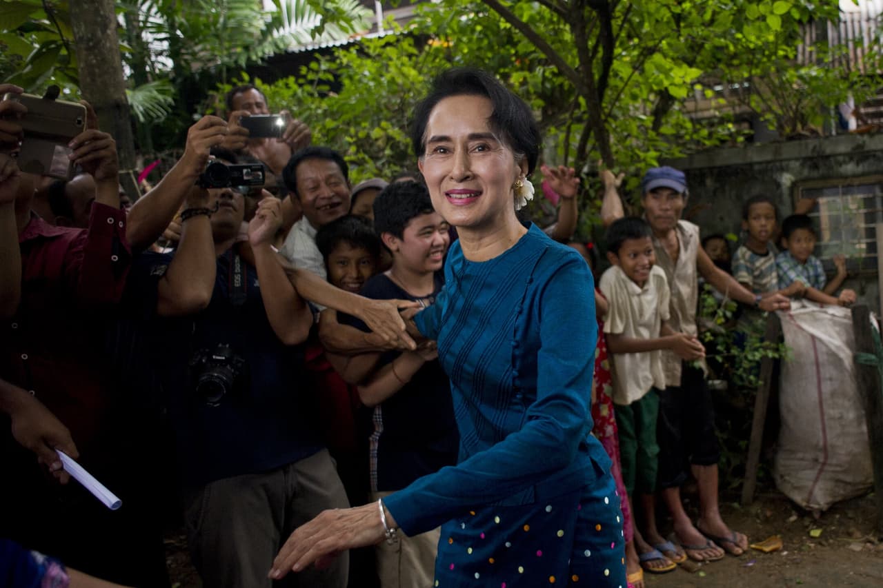 Angelina conoció a Aung San Suu Kyi, líder opositora en la lucha por la democracia.