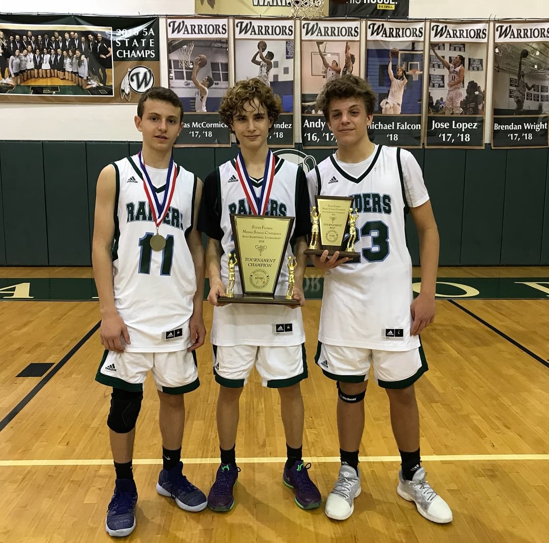 Este es otro de los logros de Alex en los que Alan ha estado presente. “We are the champions, se fueron invictos. Así se hace mi Alex Tacher, jugaste como los grandes. Te amo”, escribió al pie de la imagen con el trofeo.
<br>
<br>