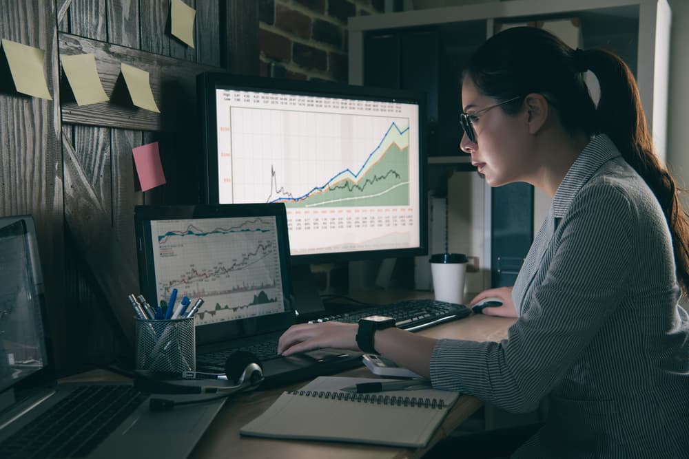 <b>Oportunidades que debes aprovechar este mes:</b> La inclinación a trabajar fuera de la casa en un horario nocturno que puede ser positiva durante un tiempo, pero no de manera permanente.
<br>
<br>
<b>Peligros que debes evitar:</b> Descuidar tu hogar o familia por estar dedicando demasiado tiempo a otras responsabilidades, tanto laborales como sociales.