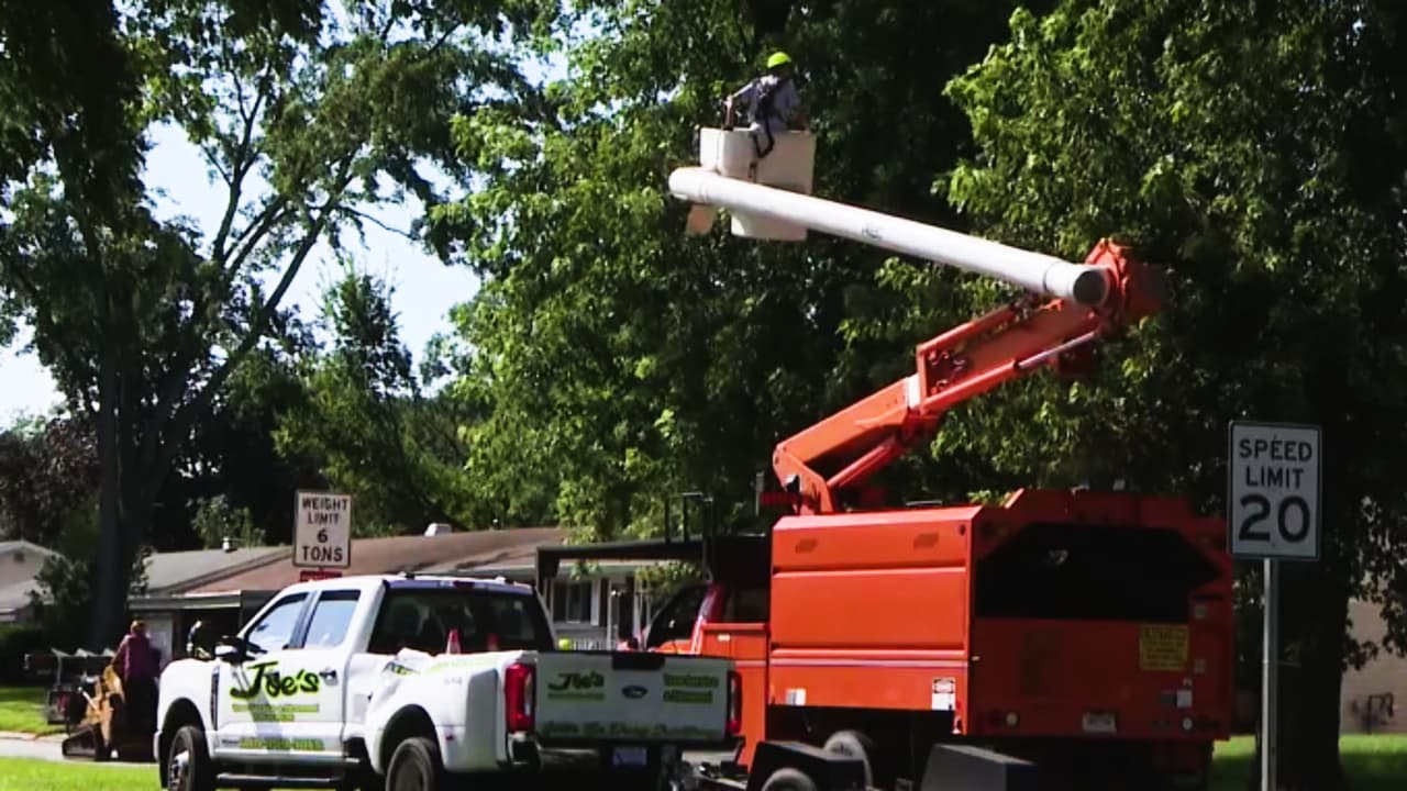 Continúa la crisis en Indiana: miles de personas siguen sin luz en Merrillville a una semana de las tormentas
