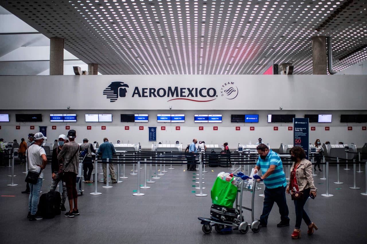 México emite una alerta de viajes ante el repunte de los casos de covid-19: te explicamos qué hacer si debes viajar 