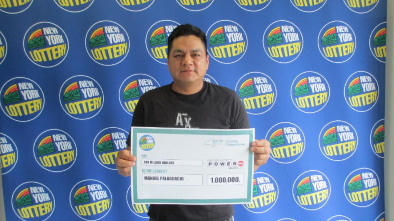 Hispano cobra premio de $1,000,000 de Powerball en Nueva York, pero debe dejar casi la mitad en impuestos