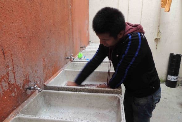 Todos participan e la limpieza del lugar, ubicado en el centro de la Ciudad de México. Foto: LSantacruz.