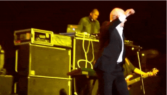 Así baila Pitbull en sus videos y conciertos.