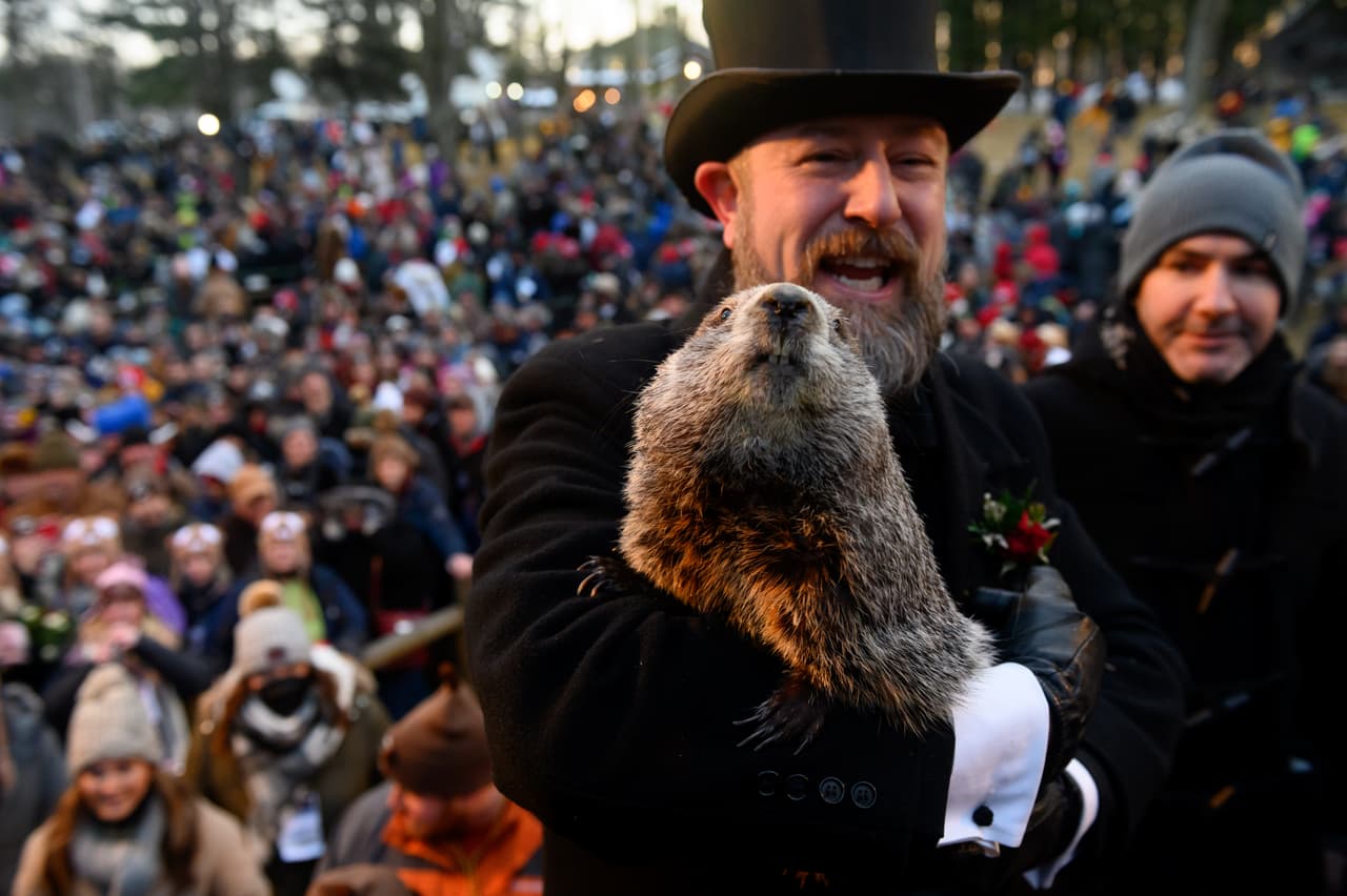 Punxsutawney Phil predice seis semanas más de invierno en el Día de la Marmota
