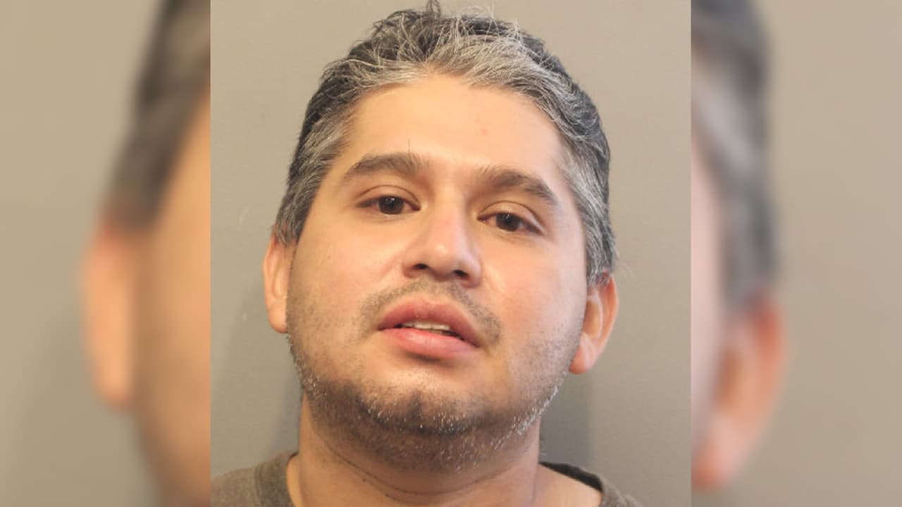 Javier García, de 34 años se le impuso una fianza de 2,500 dólares por el mismo delito.