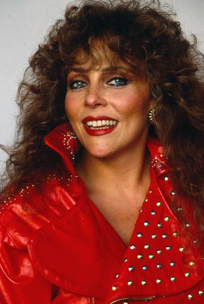 En la década de los 90 se estrenó como productora, realizó la telenovela 'Mi pequeña Soledad', en la que además interpretó los personajes de la madre (Isadora) y la hija (Soledad). 
<br>