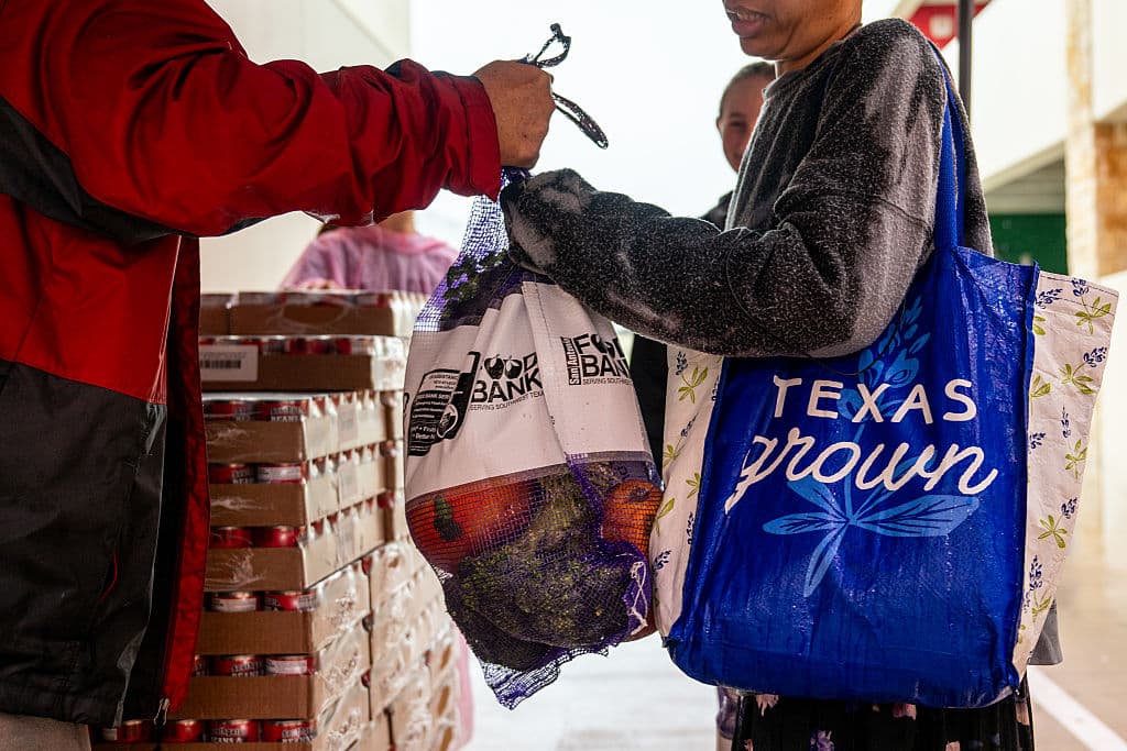 El Departamento de Agricultura (USDA) ha congelado fondos a los bancos de alimentos en EEUU. Organizaciones comunitarias sienten ya el golpe de no contar con esos fondos, de acuerdo con un reporte del Sistema de la Reserva Federal.