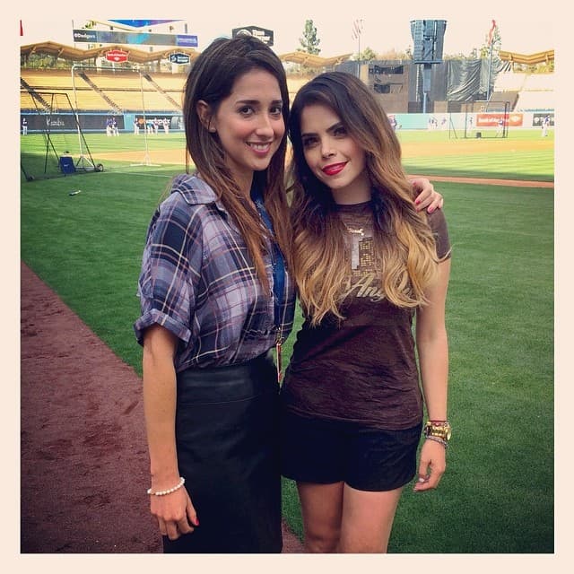 La presentadora de Edicion Digital California es aficionada del béisbol y de los LA Dodgers. Por esta razón el estadio de la novena angelina forma parte de sus sitios favoritos.