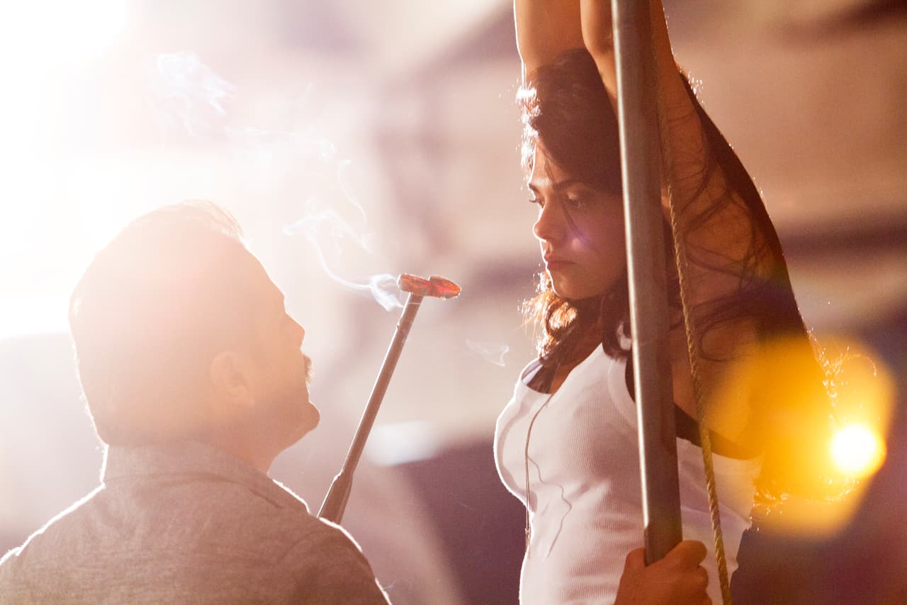 Santamaría le mostró el hierro al rojo vivo y le ordenó a sus hombres que la sujetaran.