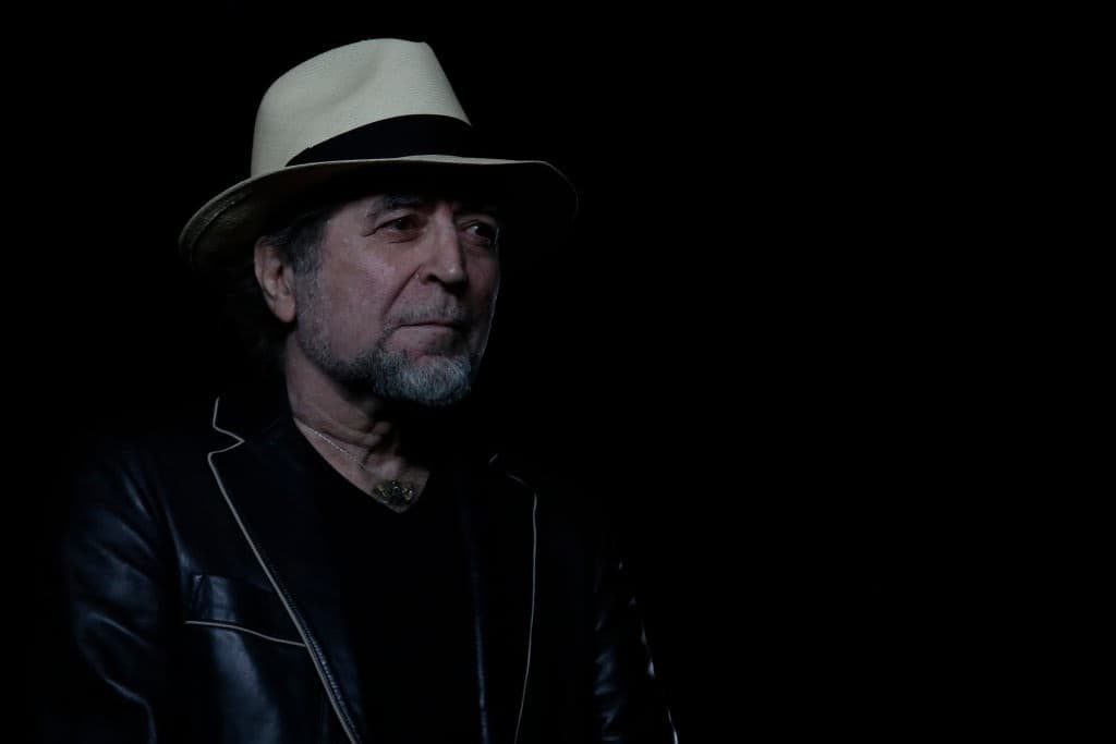 Joaquín Sabina se queda sin voz a mitad de una presentación en Madrid y la cancela 