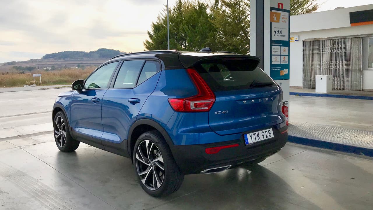 Un momento de descanso después de una larga jornada a bordo de la Volvo XC40 por las vías de Cataluña.