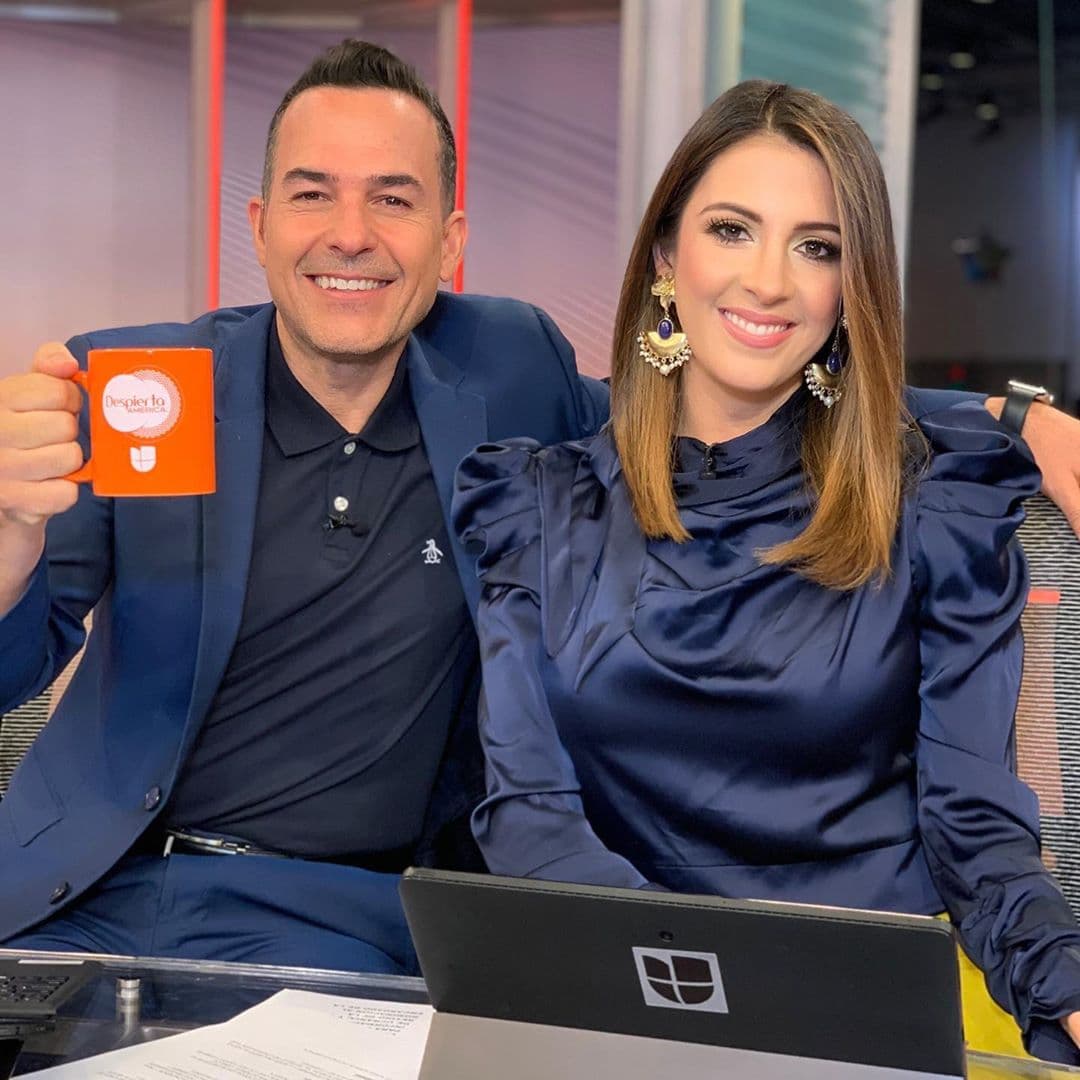 Otra parejita, al menos conformada por el color de sus atuendos, fue esta semana la de Carlitos y Maity, muy combinados con este elegante tono de azul.