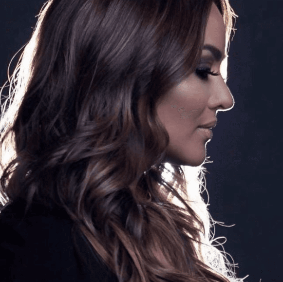 Aunque Lupillo Rivera no suele compartir imágenes donde aparece al lado de su esposa Mayeli Rivera, el también nombrado 'Rey de las Cantinas' sí comparte instántaneas donde ella aparece. "Hoy cumple años esta belleza. Recuerdo desde el primer momento que miré sus ojos simplemente me enamoré, sin saber que podría tener la capacidad de hacerla feliz [...]".