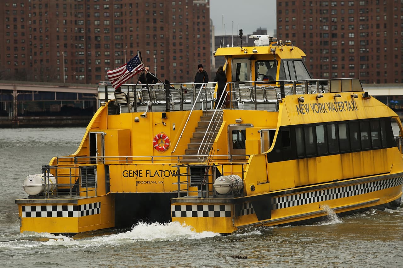 New York Water Taxi cree que enfrentaría competencia desleal.