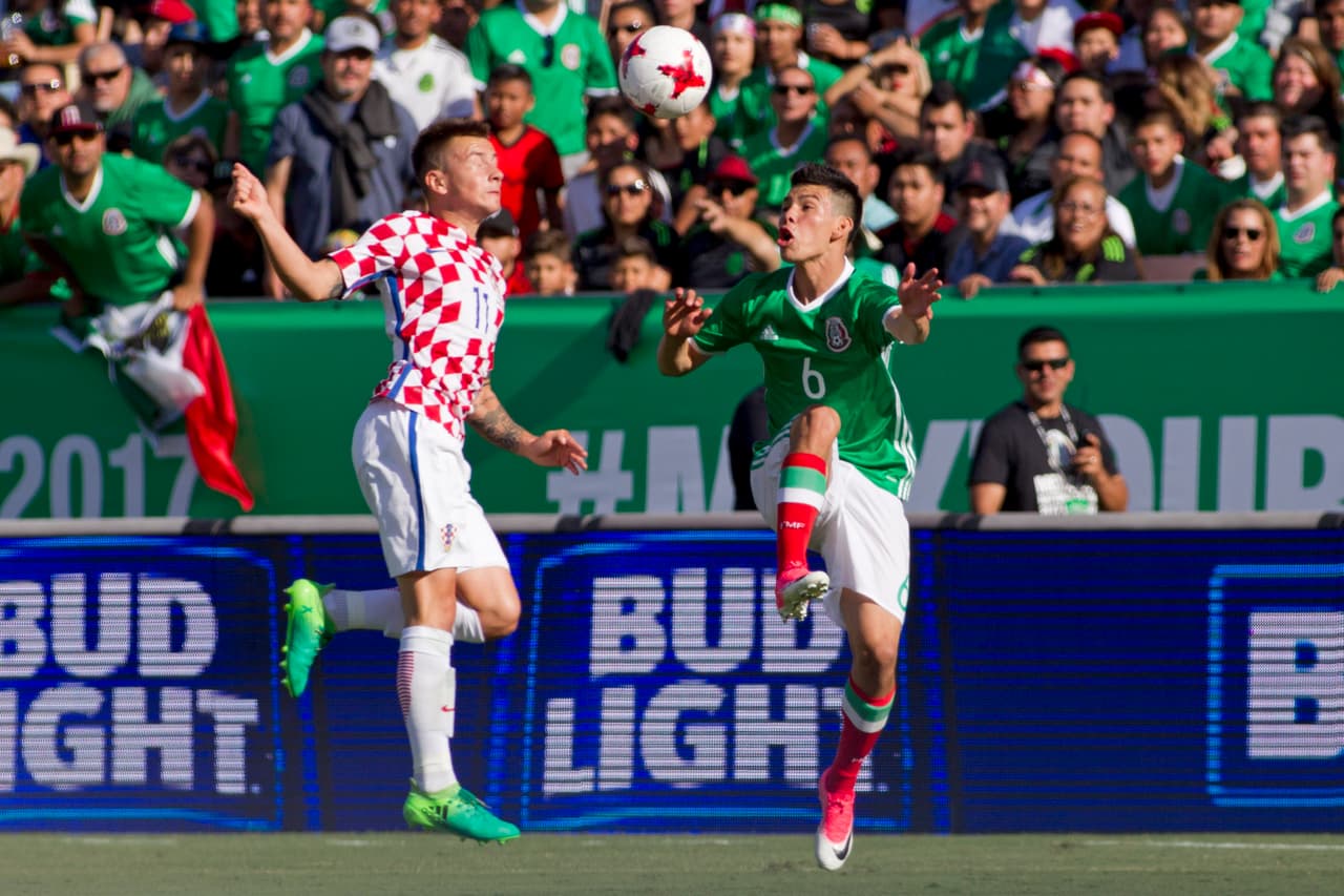 México tuvo buena posesión de balón pero los hombres de ataque faltaron de creatividad para generar jugadas de peligro.