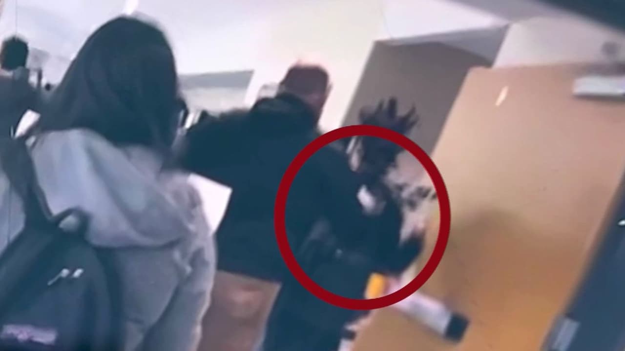 Estudiante de Cobb es suspendido tras denunciar que director lo agredió en protesta contra ICE