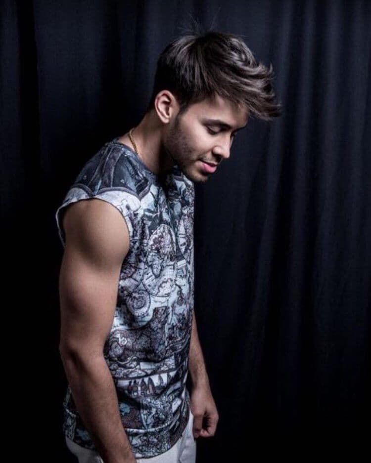 Esto es para darle más luz a su rostro.