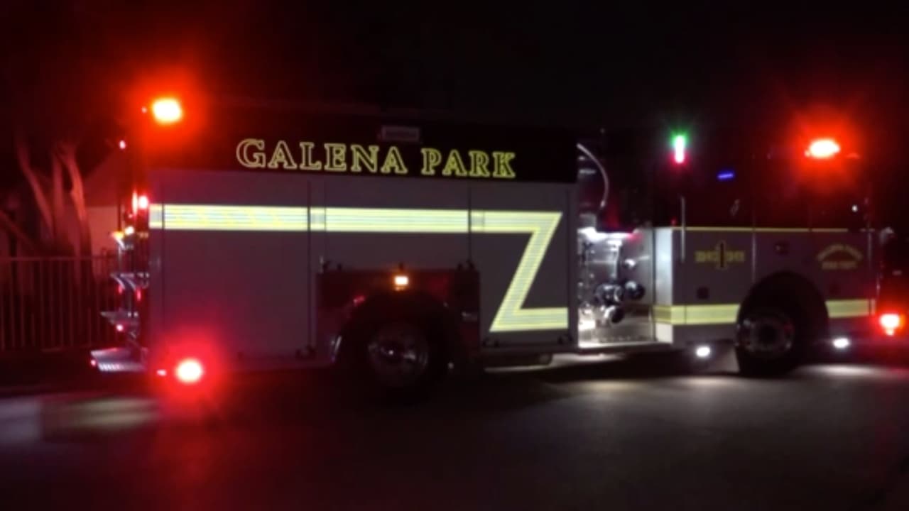 <b><a href="https://www.univision.com/local/houston-kxln/nina-de-12-anos-salva-a-un-bebe-tras-muerte-de-tres-jovenes-en-una-casa-en-galena-park-video" target="_blank">Una niña, de 12 años</a></b>, que salió huyendo desnuda de la casa ubicada en 2000 de la 2nd Street, con una bebé, de 1 año, en brazos, pidió ayuda a los vecinos e hizo el reporte con las autoridades.