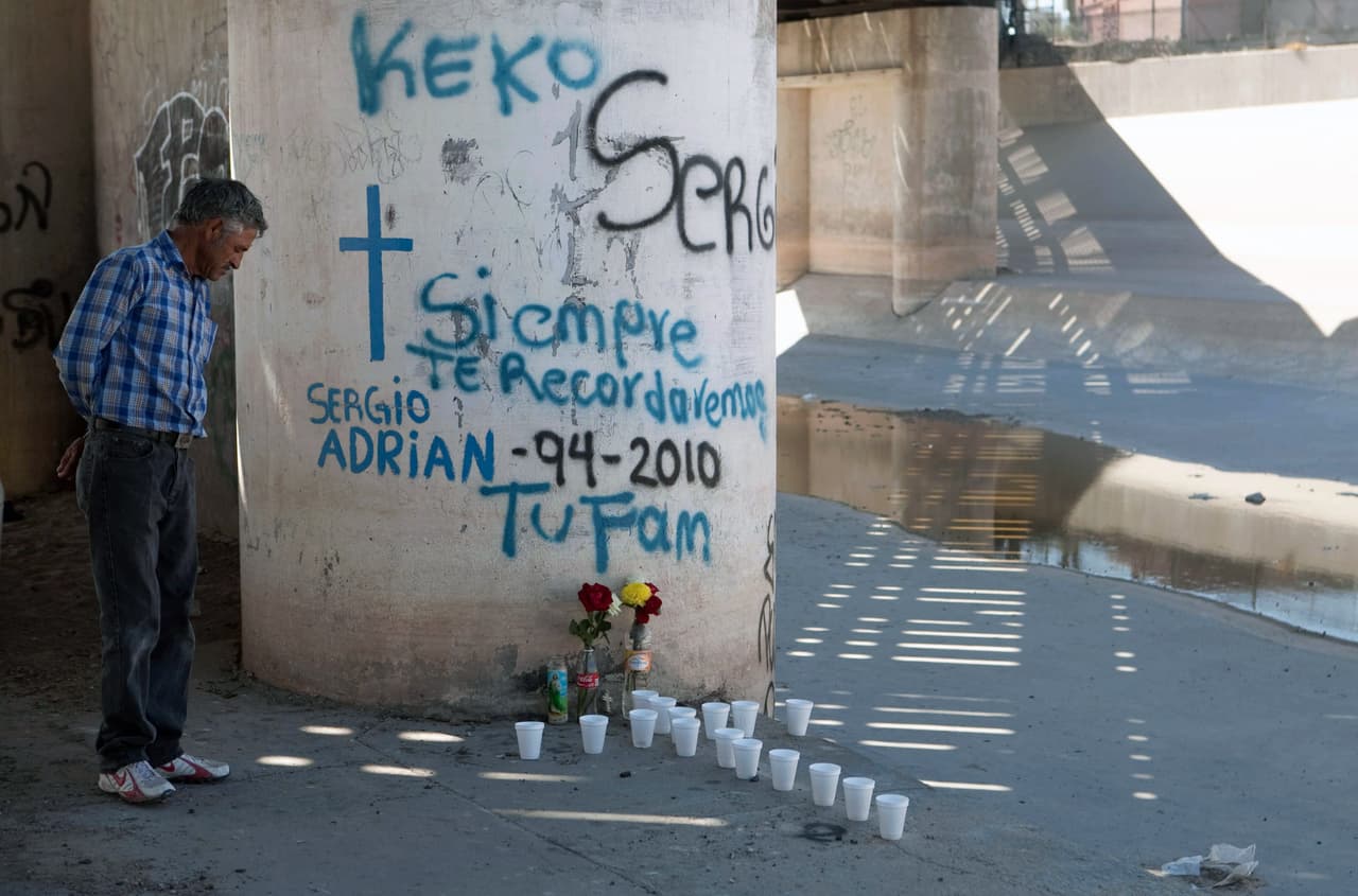 Siete años de proceso. El padre, Jesús Hernández, contempla el homenaje a su hijo el 7 de junio de 2012, al cumplirse dos años de la muerte. En 2017 la Corte Suprema escucha el caso y tiene que resolverlo.