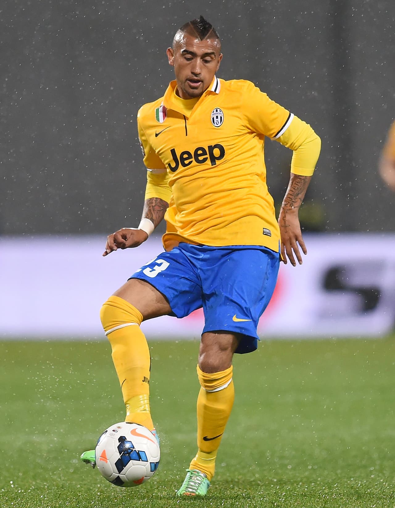 Arturo Vidal, que recibió el premio de Juventus en 2013 como el mejor jugador de la temporada en el equipo, celebró su tercer 'scudetto' el 5 de mayo de 2014, a pesar de que no jugó ese día por molestias físicas.