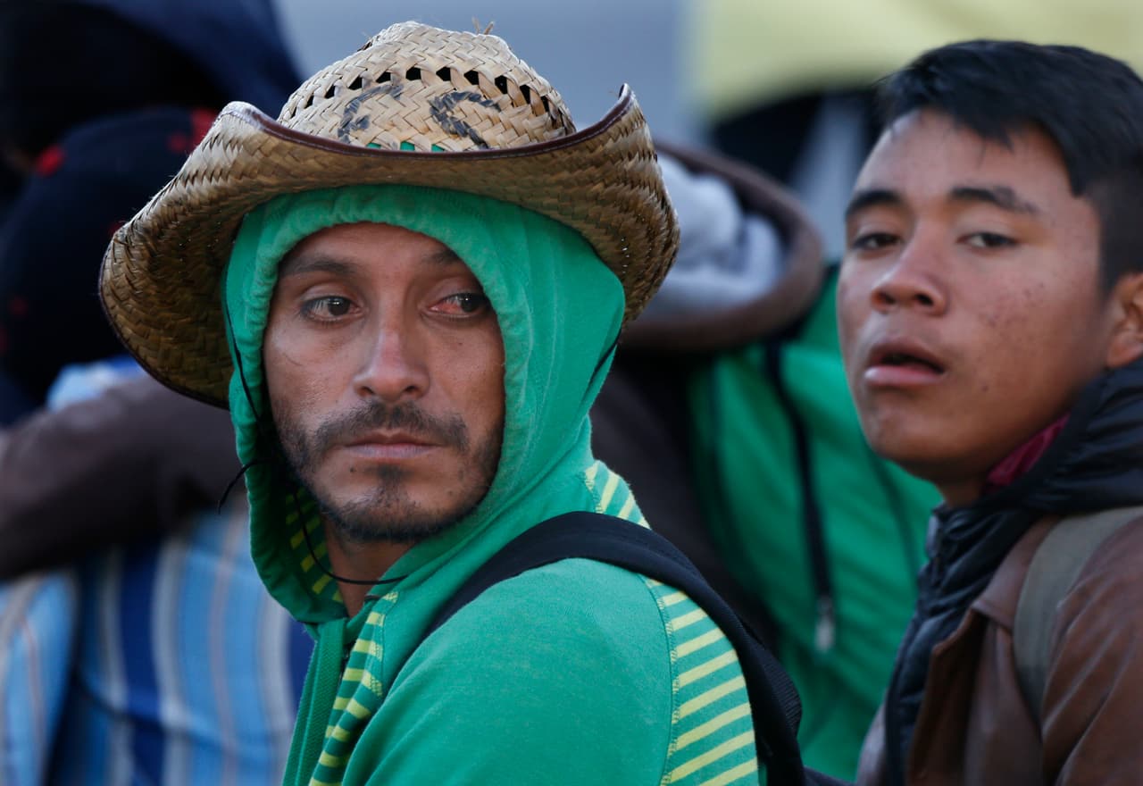 Desafiando la política de 'tolerancia cero' nueva caravana de migrantes sale de Honduras