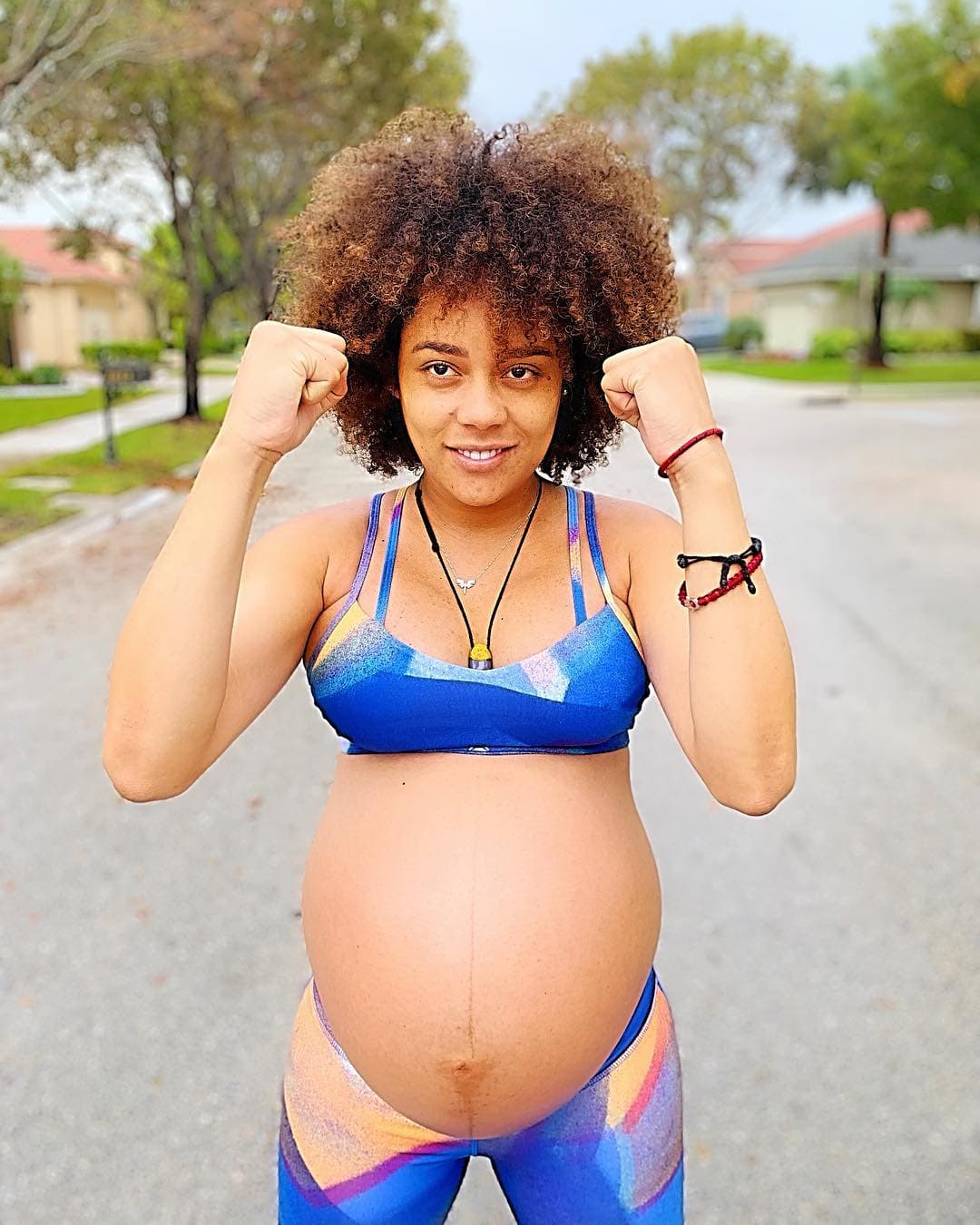 Sin embargo, la modelo tuvo que ser internada mucho antes por diversas complicaciones en plena recta final del embarazo. Permaneció varios días en el hospital antes de darle la bienvenida a sus pequeño retoños.