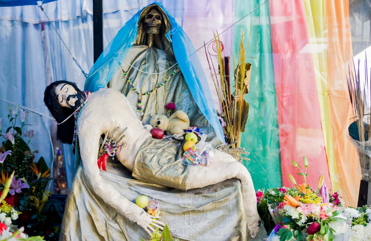 Sacerdotes mexicanos señalan que muchas personas piensan erróneamente que pueden ser católicos y al mismo tiempo pertenecer a ese grupo.