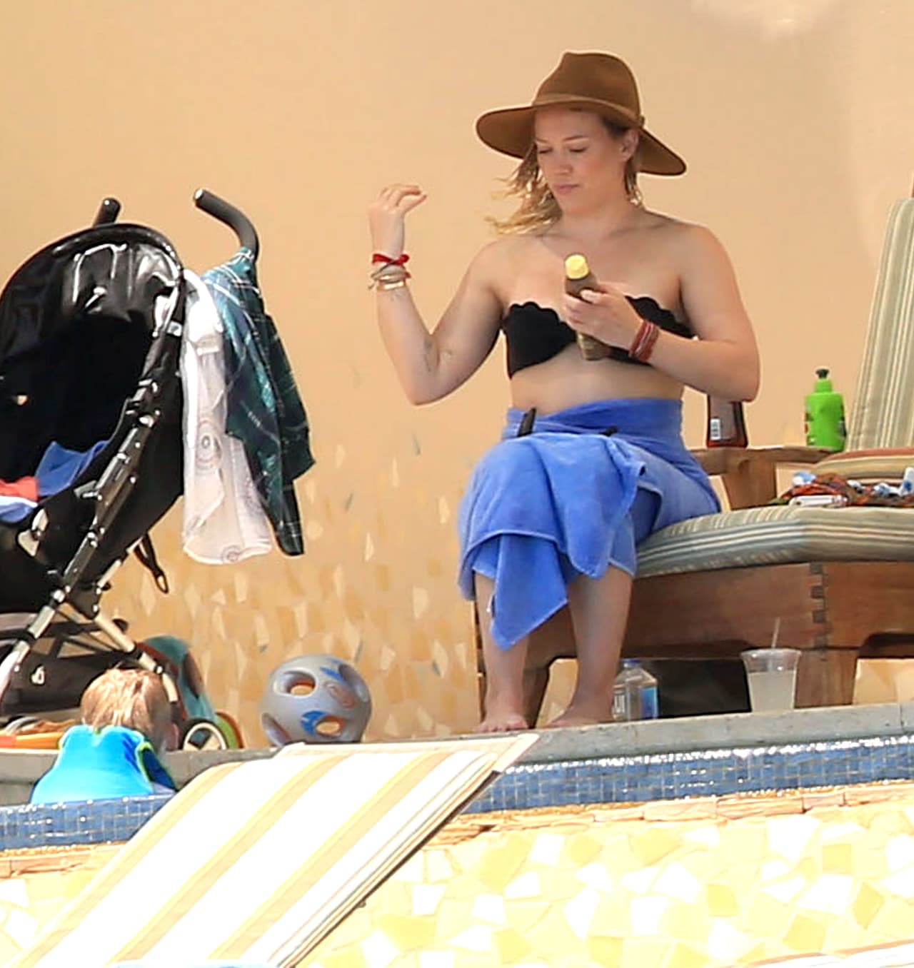 Solo estaba acompañada por su encantador hijito, Luca.