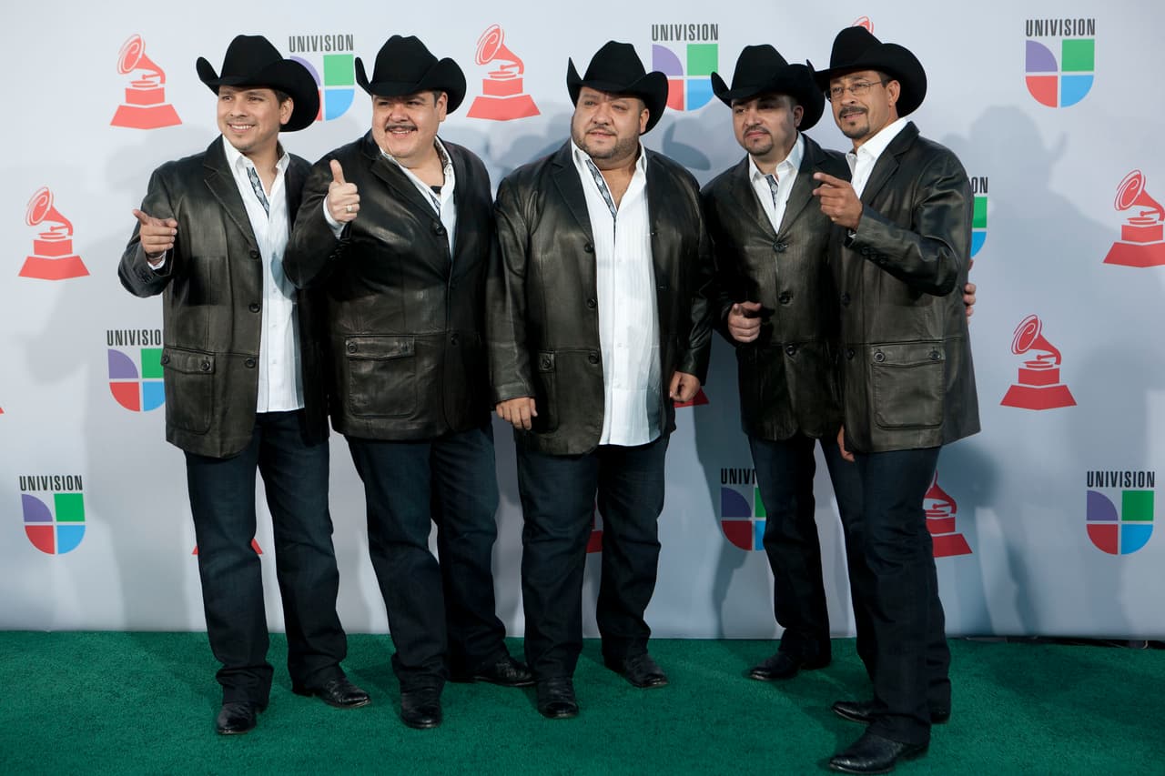 A lo largo de sus primeros 25 años en la música, la agrupación ha recibido un muchos premios y reconocimientos, así como discos de oro y platino por temas como: 'Ojalá que te mueras', 'A chillar a otra parte', 'Loco' y 'Ayúdame a olvidar', entre muchos más.