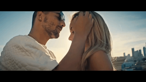 Pero que además sea un apoyo y que entienda su carrera, que sea una tipo fan para que lo siga a todas partes que vaya. ¡Hasta el fin del mundo si es necesario!