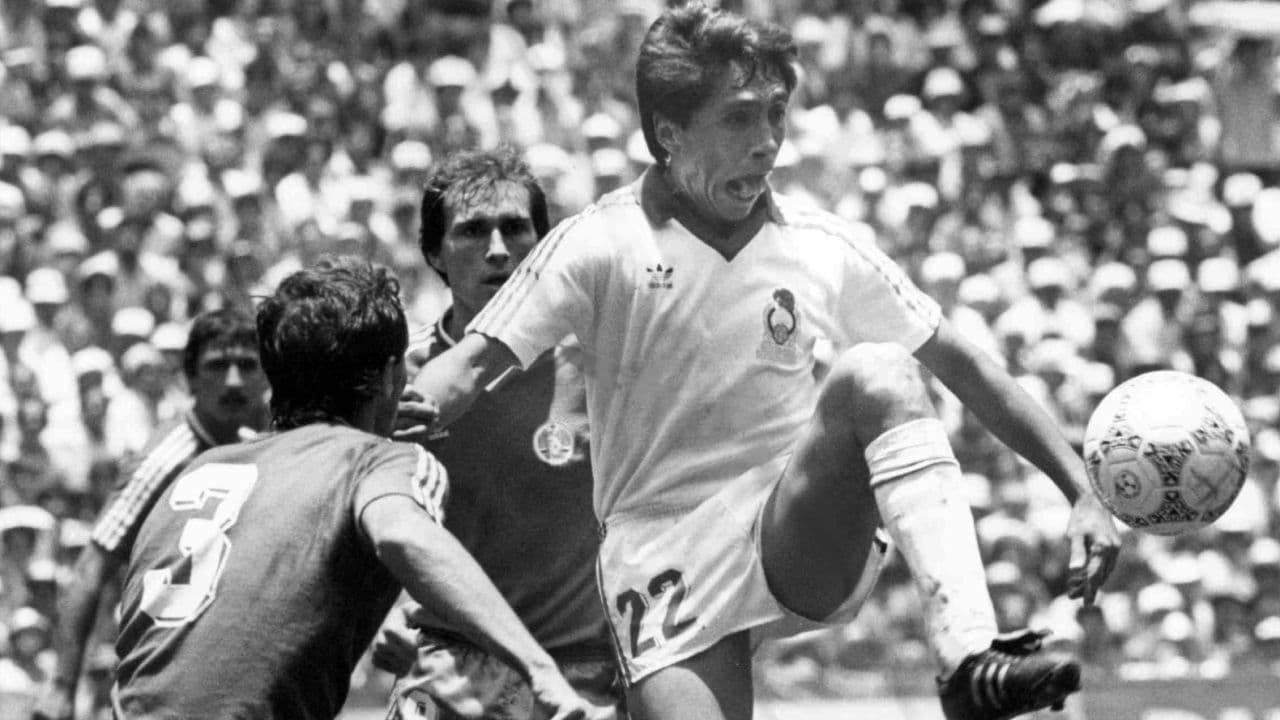 El gol de Negrete: ¿el mejor o solo el más popular en la historia de los Mundiales?