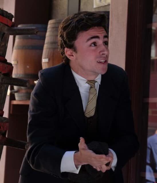 <b>Itzan Escamilla</b>
<br>El primer papel formal de Itzan Escamilla fue como 'Juan' en la serie de televisión española 'Víctor Ríos'. Posteriormente tuvo breves participaciones en 'El ministerio del tiempo', 'El final del camino' y 'Las chicas del cable'.