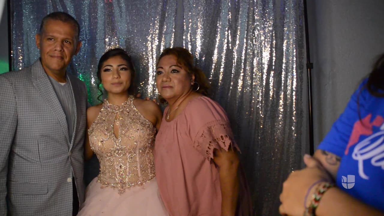 Quinceañeras animan a la comunidad para votar