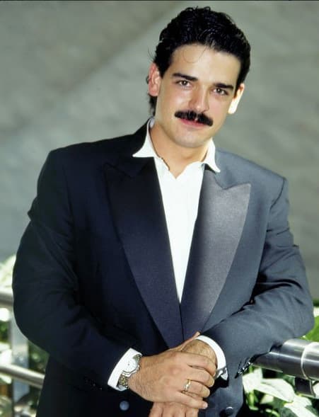 Ante las acusaciones, Bernardo Romero, el escritor de la telenovela, intentó defenderse diciendo que "no estaba cuestionando al sacerdote ni a la religión católica". Finalmente, 'Tentaciones' fue cancelada a los tres meses de su estreno.