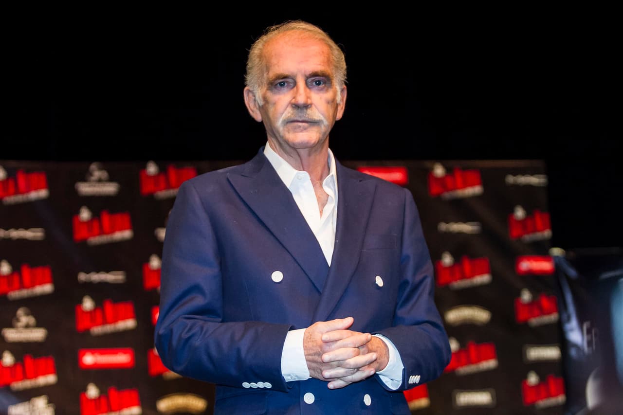 En el melodrama original, 
<b>Fernando Luján</b> era el protagonista y su personaje se llamó Ignacio San Millán.