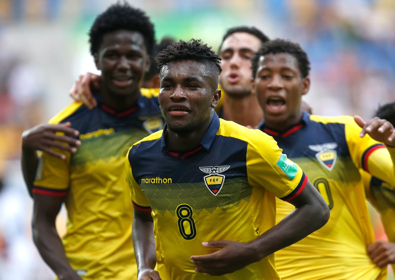 No pudo hacer nada el portero Ochoa ante este disparo que le daba un respiro a la Tricolor ante un rival muy complicado.