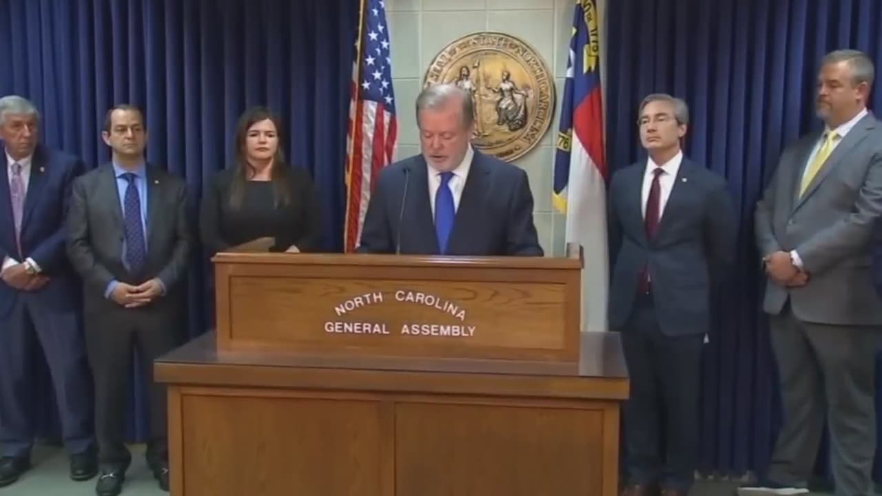 Senadores republicanos de NC buscan limitar la enseñanza del racismo y discrimación en escuelas públicas