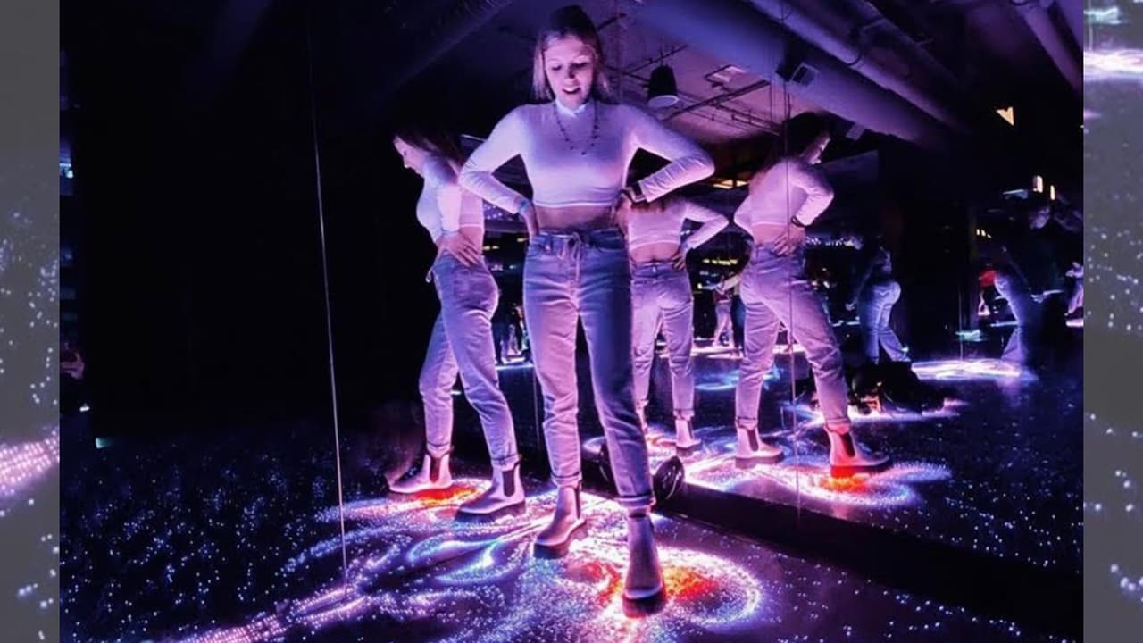 <b><a href="https://www.wndrmuseum.com" target="_blank">WNDR Museum</a></b> es un espacio artistico que ofrece una experiencia interactiva. Los artistas utilizan la tecnología para "activar la curiosidad y creatividad", según informa el portal.