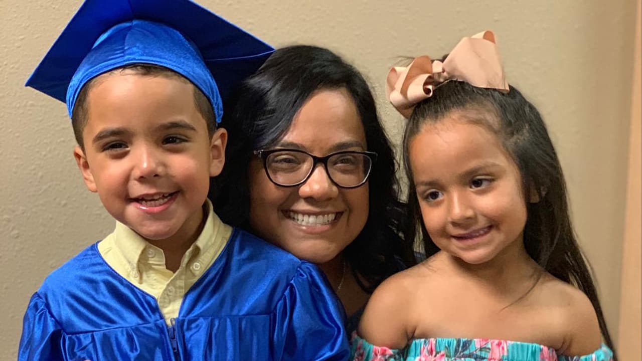 “Mi hijo no estuvo en ningún lago o río sólo se duchó en casa y visitó un parque con una fuente”, dijo a Univision 45 María Elena Castillo, madre del menor.