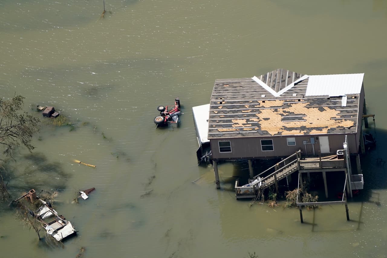 Una casa dañada después del huracán Laura el jueves 27 de agosto de 2020, cerca de Lake Charles.