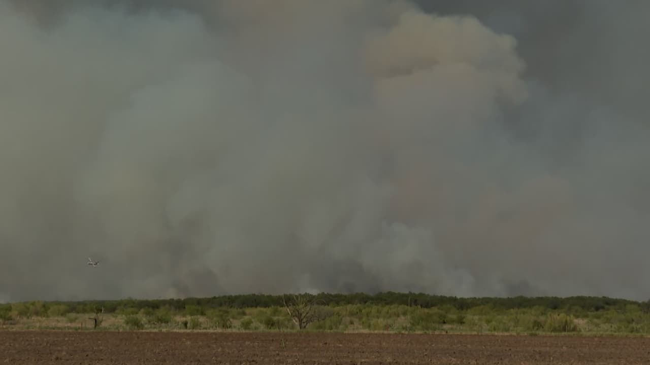 Incendio de maleza en Palo Pinto avanza y ya ha consumido más de 7,000 acres: piden tener precaución