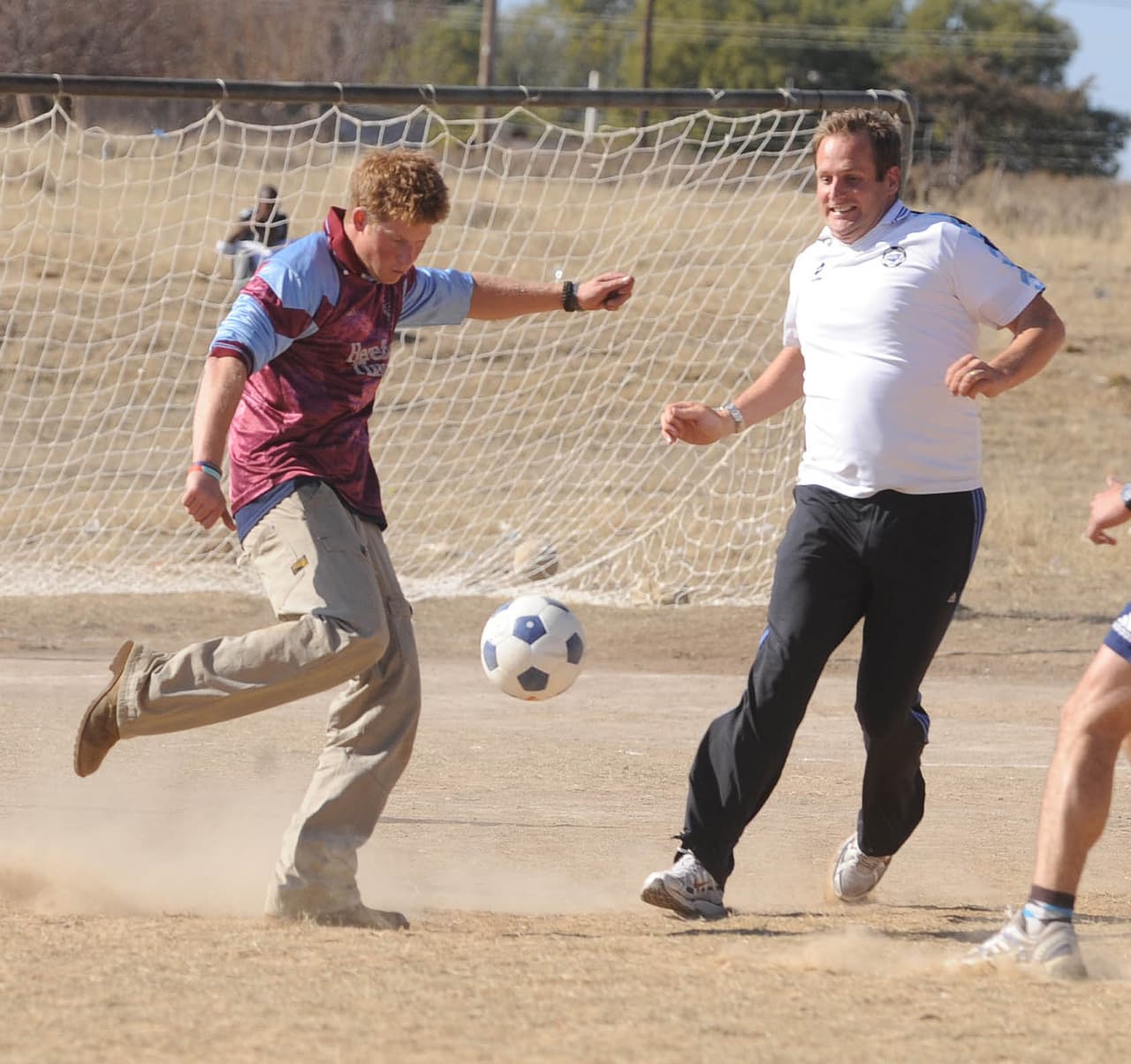 Larcombe (en la foto con playera blanca) agregó: "Creo que 
<b>es una tragedia</b> porque creo que es un gran tipo".